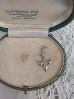 Eladó régi ezüst kézműves liliom medal, charm gyönyörű állapotban!