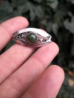 Jade köves ezüst bross, kitűző