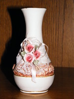 A very decorative flower vase.