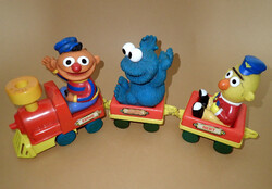 Ritkaság! Retró Szezám utca Muppet Show műanyag figurák játék vonat vagon vasút mozdony figura