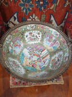 First half of the 19th century, a Chinese rosa canton porcelain bowl mounted on bronze. Very nicely detailed.