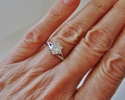 A beautiful silver engagement ring with a 0.85ct moissanite diamond