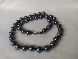 Elegant and striking hematite pearl necklace