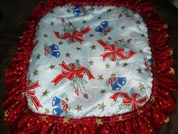 A pair of charming Christmas decorative pillows