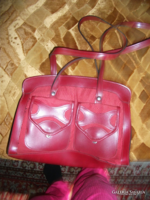 Burgundy women's bag, with a small manufacturing defect,/ adhesive/ long handle does not affect its use,