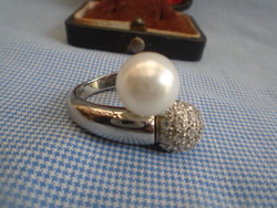 Eredeti Francia luxszus gyűrű( EDBLAD) márkájú nagy gyönggyel és egy szikrázó gömbbel