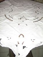 A beautiful rosette tablecloth