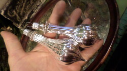 2 db 10-11 cm-es , nagyon fényes , vastagabb üvegből készült karácsonyfadísz , egyben .