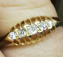 18 karátos arany gyűrű 5 db gyémánttal