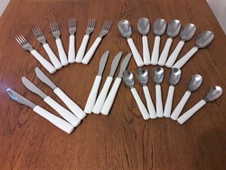 4 X 6-piece cutlery set