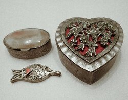 2 Pcs antique fancy ornate chiseled silver-colored metal box medicine box + fish-shaped pendant
