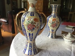 Two perfect Chinese vases, 35 cm, beautiful pattern, abundant gilding