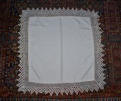 Lace-edged table center tablecloth