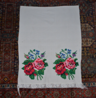 Old linen towel with floral decoration 01