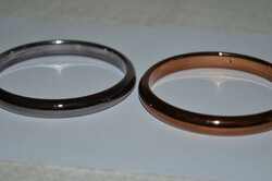 2 db műanyag karperec