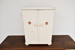 Retro solid wood small chest of drawers