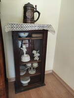 A 100-year-old narrow-shelf glazed wall cabinet for medicine, cup holder, nip holder, etc...