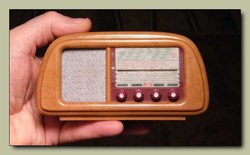 Mini radio - 1948 Italian fcd-101 type. Mini replica version