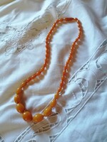 Vintage yellow necklace 258.