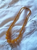 Vintage yellow necklace 257.