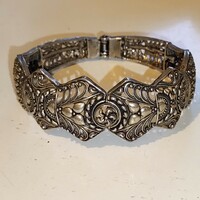 Antique openable metal bracelet is wonderful