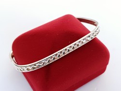 Square, openable silver bracelet