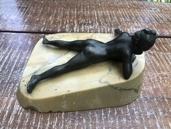 Female nude bronze statue.