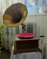 Gramophone, working, in normal condition