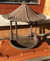 Cast iron vintage bird feeder in perfect condition