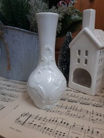 KPM hófehér dombornyomott váza