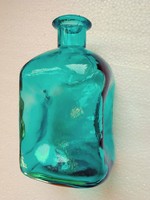 Különleges formájú türkiz üveg palack HUSZ részére