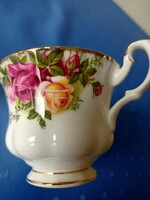 Royal Albert rózsa diszes teás csésze
