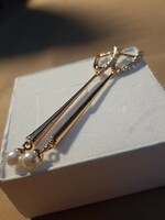 Gold-plated graceful white pearl earrings with French clasp