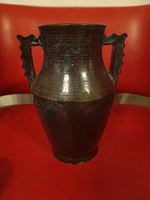Manofules ceramic vase