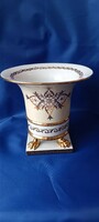 Herendi porcelán. Bakos Éva a Herendi festőjének nagyméretű oroszlánkarmos vázája