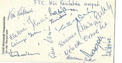 A Fradi FTC női kézilabda csapata, (a válogatott játékosai is) sajátkezű aláírása képeslapon. 1974.