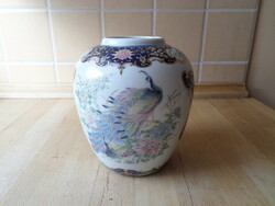 Régebbi japán porcelán váza páva motívummal 13 cm