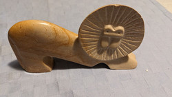Oroszlán figura kőből  kézi munka Kenya