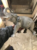 Elefánt szobor porcelánból, szovjet, 20 cm-es nagyságú.