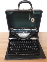 Antik működő OLYMPIA SIMPLEX írógép, táskaírógép