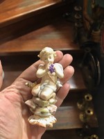 Meissen porcelain putto, xix. Beginning of the century, 10 cm high.