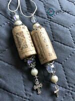 In an antique atmosphere 1. (2 ornaments/package)