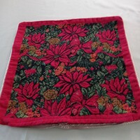 2 Decorative cushion covers with tapestry weave