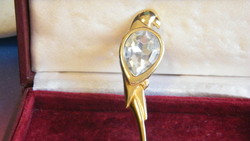 Gold-plated, faceted stone parrot brooch