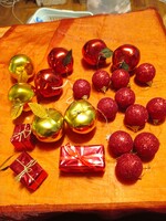 Retró műanyag karácsonyi alma és gömbdíszek