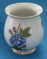 Herend's small vase with Victoria pattern is 7 cm high