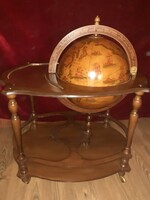 Drink holder globe