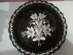 Bowl with a retro floral pattern with a ruffled edge