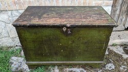 Rustic wooden chest (large)
