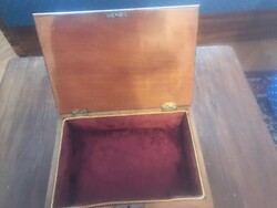 Retro wooden box, sewing box, with silk lining. XX. No. Around the middle. 28X20x9 cm undamaged.